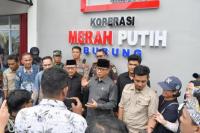 Tinjau KDMP Bubung, Mendes Tegaskan Dana Desa Tak Dipotong Pemerintah Pusat