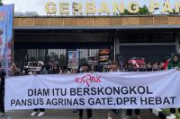 Massa Desak DPR Bentuk Pansus Agrinas Gate Soal Impor 105 Ribu Mobil Pikap